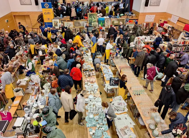 Erfreulich großer Andrang beim Lions-Flohmarkt im Ischler Pfarrheim. | Foto: Lions Club – Reimair