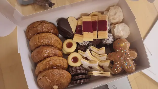 In der Adventszeit wird gerne mal der oder andere Weihnachtskeks gegessen. Und auch das Backen selbst ist aus so manch burgenländischem Haushalt nicht mehr wegzudenken. | Foto: Krispel