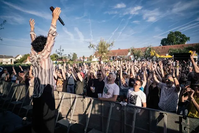 Insgesamt rund 30 Acts werden an zwei Tagen auf den Bühnen des Picture-on-Festivals in Bildein auftreten. Die heiß begehrten Festivalpässe für 2026 sind ab Samstag, 13. Dezember 2025, erhältlich. | Foto: Andreas Graf