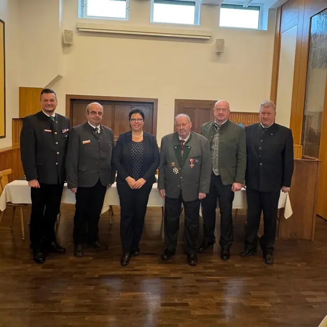 Vizepräsident LAbg. Michel Gruber, Präsident Michael Kendlbacher, Bürgermeisterin Dagmar Fetz- Lugmayr, Obmann Richard Scheinecker, Vizebürgermeister Christian Lamprecht, Bezirksobmann Herbert Glinsner (von links)
 | Foto: OÖKB