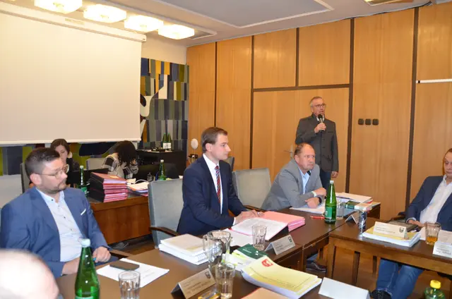 Arena-Manager Werner Gruber (r.) wurde das Rederecht erteilt. | Foto: Oblak
