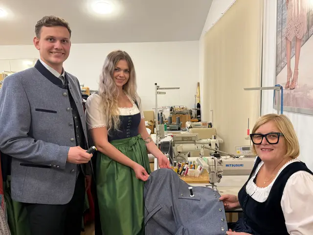 Die Original Lainsitztaler Tracht von Elfi Maisetschläger ist fertig. | Foto: Trachtenoutlet