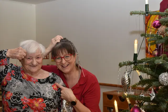 Aloisia Widhalm und Anita Talamas-Engel | Foto: PBZ Waidhofen/Thaya