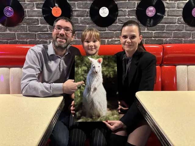 Sind sehr froh, dass das Känguru wieder gefunden wurde: Roger Seunig mit Tochter Lia und Andrea Weisová | Foto: Alexandra Goll