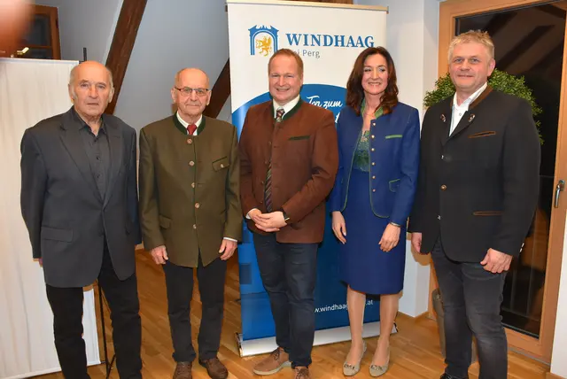 Bürgermeisterwahl in Windhaag bei Perg.  Martin Luger ist neuer Bürgermeister. Er löst Bettina Schönbeck ab.  | Foto: Zinterhof