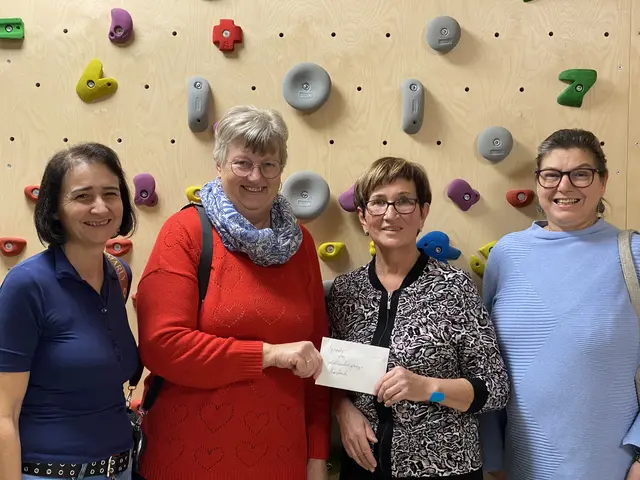 Spendenübergabe der Goldhaubenfrauen: V. li. Maria Berger, Elfriede Slawiczek, Elternvereins-Obfrau Maria Klammer und Elisabeth Langeder.
 | Foto: Therapiezentrum Waldhausen