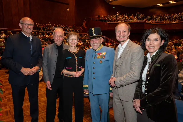 Anton Mattle (Landeshauptmann Tirol), Hubert Ospelt (Gatte von Brigitte Haas), Brigitte Haas (Regierungschefin von Lichtenstein), Anton Larcher (OTKM-Präsident), Johannes Anzengruber (Bürgermeister Innsbruck), Valentina Anzengruber | Foto: Reinold Sigl