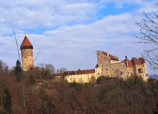 "Frühlingsstimmung", nahm Theresia Schön im Februar beim Blick auf Burg Clam wahr. | Foto: Theresia Schön