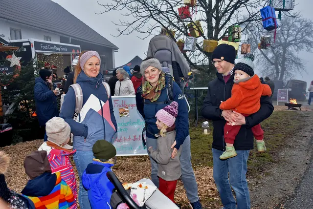 Kulinarische Köstlichkeiten und regionale Aussteller erfreuten die zahlreichen Besucher beim vierten Weihnachtszauber der Oberstein Alpacas in Unter St. Thomas 5, St. Thomas am Blasenstein. | Foto: Zinterhof