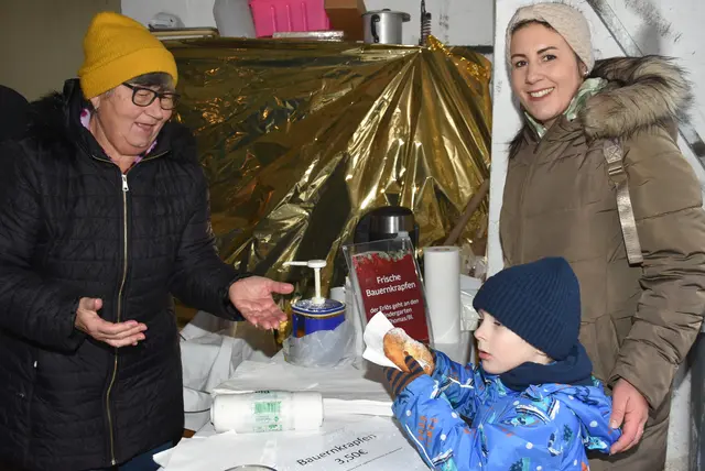 Kulinarische Köstlichkeiten und regionale Aussteller erfreuten die zahlreichen Besucher beim vierten Weihnachtszauber der Oberstein Alpacas in Unter St. Thomas 5, St. Thomas am Blasenstein. | Foto: Zinterhof