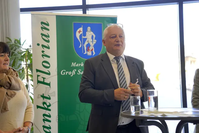 Groß St. Florians Bgm. Johann Posch lud zum Empfang ins Rathaus. | Foto: MeinBezirk/Simon Michl