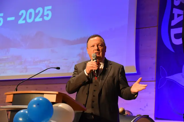 Der Vomper Bürgermeister Karl-Josef Schubert, Präsident des Tiroler Gemeindeverbandes, lobte die Seefelder und ihre Bürgermeisterin.