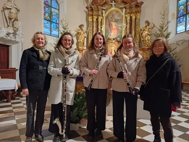 Die Musikerinnen mit den Verantwortlichen des KuKu Zams, Christine S. Prantauer und Miwa Burger | Foto: Monika Hammerl