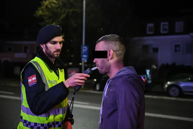 Der alkoholisierte Fahrer wird bei der BH Landeck angezeigt. | Foto: Zeitungsfoto.at / Symbolbild