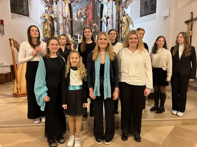 Im Vordergrund die Solistinnen Nadine, Sarah, Alyssa und Marie. | Foto: Anna Maria Kaufmann