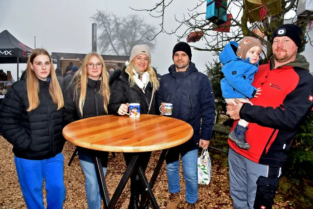 Kulinarische Köstlichkeiten und regionale Aussteller erfreuten die zahlreichen Besucher beim vierten Weihnachtszauber der Oberstein Alpacas in Unter St. Thomas 5, St. Thomas am Blasenstein. | Foto: Zinterhof