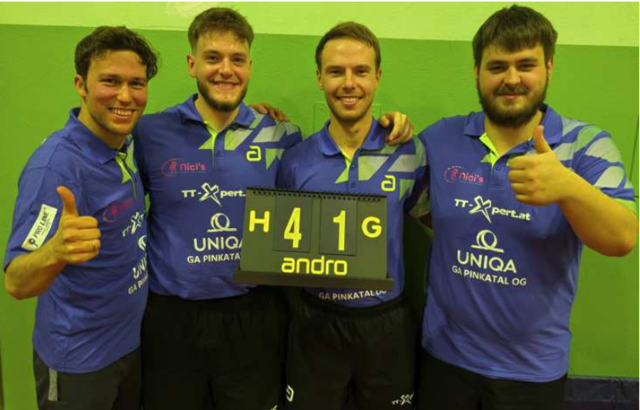 David Serdaroglu, André Pierre Kases, Tilen Cvetko und Michael Seper freuen sich über den ersten Sieg. | Foto: UTTC Oberwart