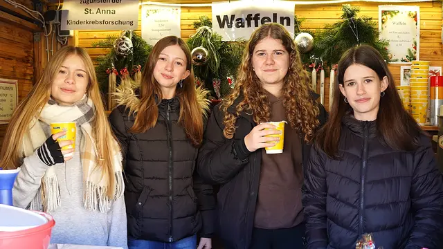 Auch diese Damen stellten sich in den Dienst des Adventmarktes in Schweiggers. | Foto: Franz Fichtinger