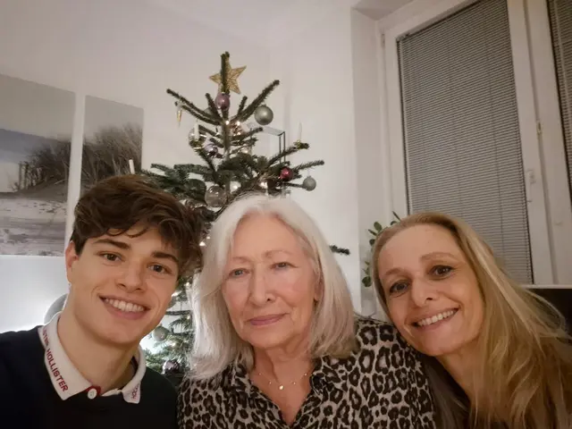 Niki, Lilo und Sandra: Drei Generationen Weihnachten | Foto: privat