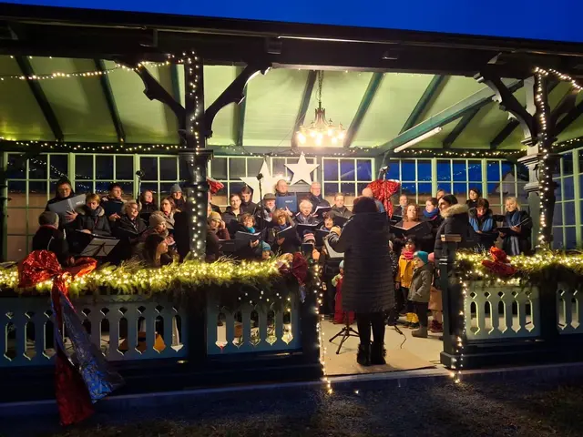 "Chorios" live am 18.12.2015 am Kirchplatz Friedberg. | Foto: Privat