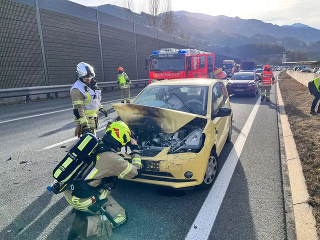 Zwei Fahrzeuge stießen auf der A12 zusammen. | Foto: ZOOM.Tirol