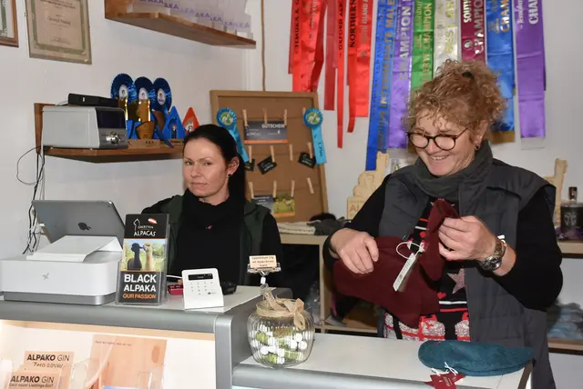 Kulinarische Köstlichkeiten und regionale Aussteller erfreuten die zahlreichen Besucher beim vierten Weihnachtszauber der Oberstein Alpacas in Unter St. Thomas 5, St. Thomas am Blasenstein. | Foto: Zinterhof