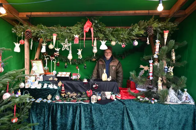 Gidi Mettler verkaufte nicht nur selbstgemachten Weihnachtsschmuck, sondern auch ebenso selbst gemachten Eierlikör. 