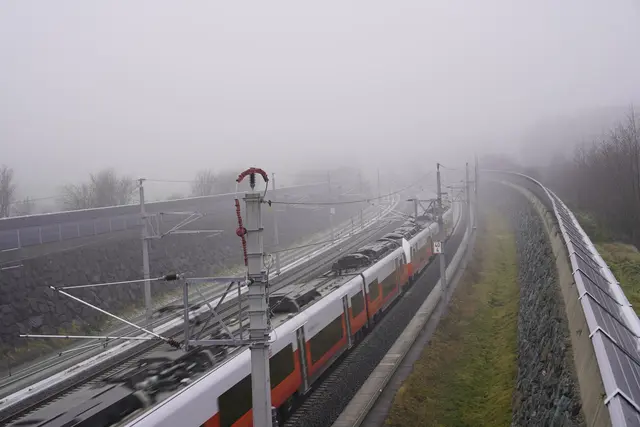 Im Nebel bahnen sich am Sonntag die Züge den Weg in den Koralmtunnel. | Foto: MeinBezirk/Simon Michl