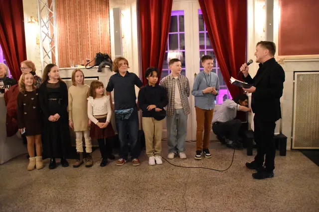 Einige der Kinderdarsteller und Andreas Gergen. | Foto: Mirjam Preineder