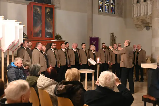 Sängerrunde Fellach Oberdörfer im Altarraum der St.Georgs Katherdrale