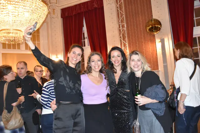 Selfie mit Marjan Shaki. | Foto: Mirjam Preineder