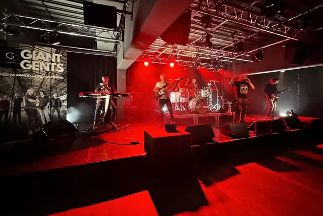 Giant Gents kombinierten eigene Kompositionen und Klassiker wie „Superstition“ und „Smoke on the Water“ zu einem kompakten, vielschichtigen Rockset. v.l.n.r. Laurin Ostermann, Clemens Perktold, Stefan Juen, Anton Pfeifer, Thomas Neuner.