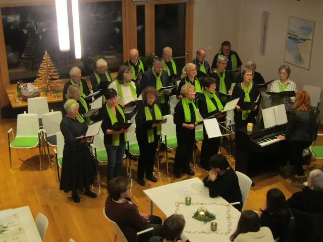 Der Chor bestand aus Sängern aus Burgauberg und Neudau. Er wurde von Elisabeth Hofbauer geleitet.  | Foto: Peter Sattler