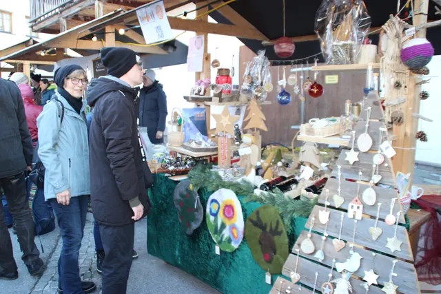 Am Kauftstand von IMPULSE gab es viele schöne Basteleien zu erstehen.  | Foto: Manfred Jordan