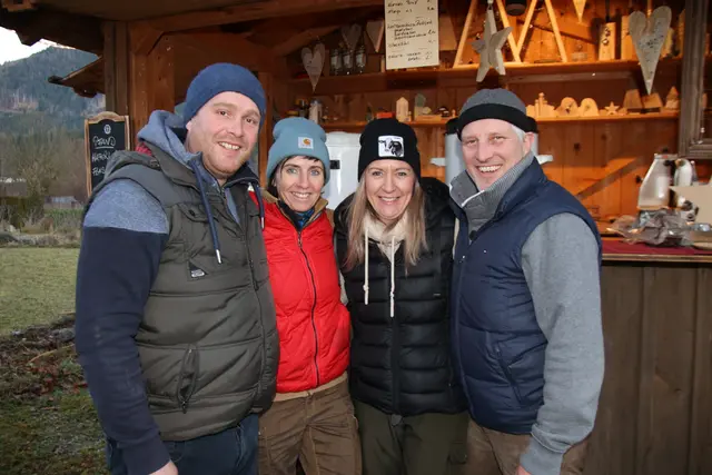 Kaspressknödel-Burger: Robert, Claudia, Fevi und Klaus.