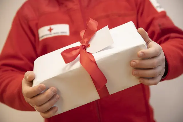 Um sicherzustellen, dass jedes Packerl rechtzeitig und diskret bei den bedürftigen Familien ankommt, übernimmt das Rote Kreuz Leoben die Verteilung. | Foto: Österreichisches Rotes Kreuz/LV Kärnten