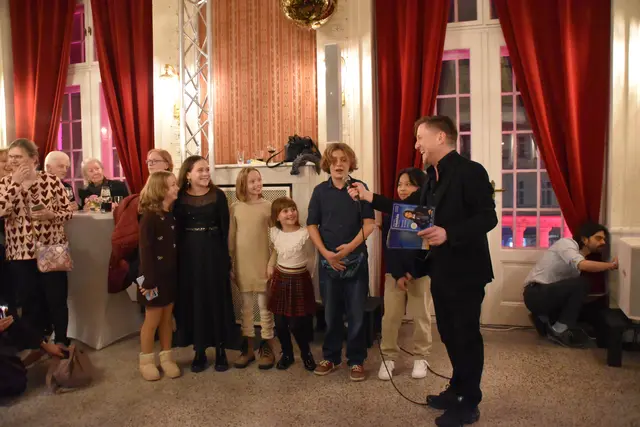 Einige der Kinderdarsteller und Andreas Gergen | Foto: Mirjam Preineder