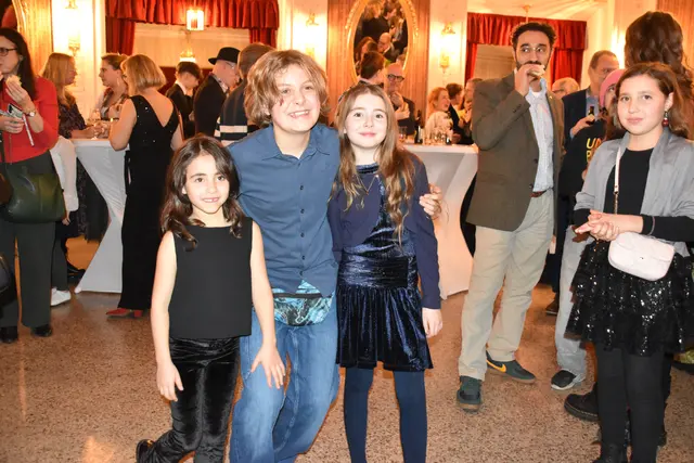 Benjamin Ruzek mit Liv Perman und ihrer kleinen Schwester Ivy. | Foto: Mirjam Preineder