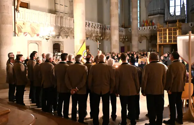 Sängerrunde Fellach Oberdörfer im Altarraum der St.Georgs Katherdrale