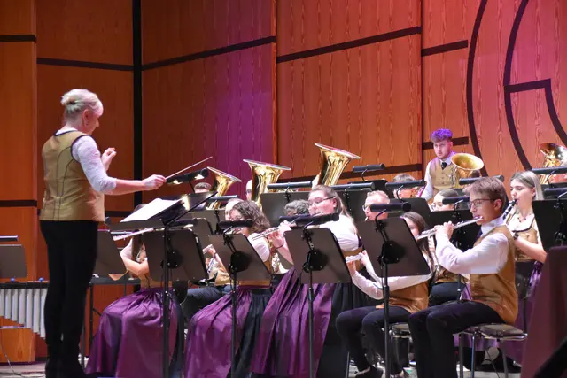 Die Blasmusik Oberschützen/Bad Tatzmannsdorf spielte den traditionellen "Oberschützer Advent" im Kulturzentrum. | Foto: MeinBezirk/Michael Strini