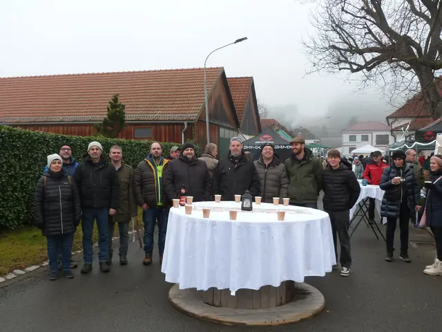 Advent, Advent ein Lichtlein brennt in Piringsdorf: Der Piringer Adventmarkt zog zahlreiche Gäste an.  | Foto: Vanessa Wittmann