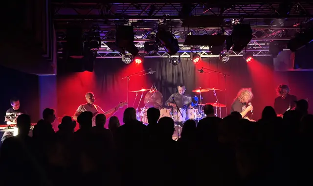 Die Rockfans kamen mit zwei starken Genre-Vertretern im coolen Ambiente der Stadtbühne voll auf ihre Kosten.