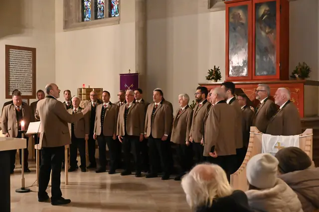 Sängerrunde Fellach Oberdörfer im Altarraum der St.Georgs Katherdrale