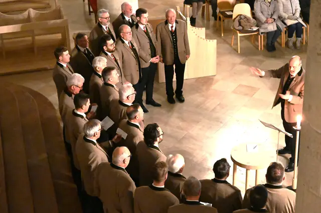 Sängerrunde Fellach Oberdörfer im Altarraum der St.Georgs Katherdrale