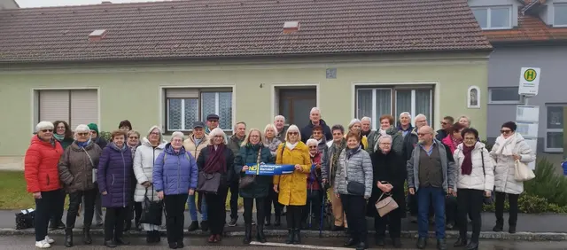 Einige Senioren vor der Abfahrt nach Eisenstadt | Foto: Gertrude Hofstetter