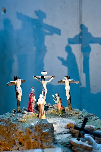 Nicht nur Weihnachtskrippen waren zu sehen, sondern auch eine Osterkrippe mit eindrucksvollen Darstellungen. | Foto: Hassl