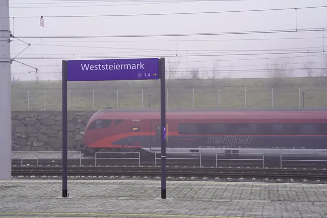 Einer der ersten Railjets am Bahnhof Weststeiermark am Sonntagvormittag | Foto: MeinBezirk/Simon Michl