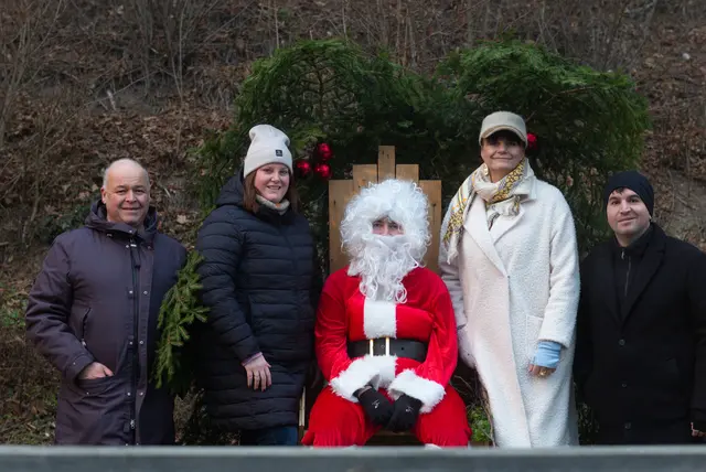Gottfried Weninger,  Jeanine Pilhar, Santa Claus, Eva Maria Marold und Andi Pilhar. | Foto: Santrucek