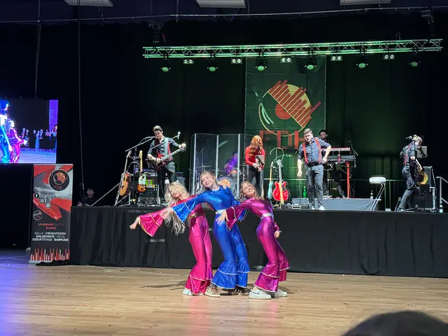 ABBA rockte die Mitternachtseinlage. | Foto: Laura Alber
