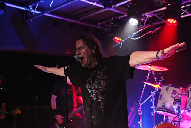 Als stimmenstarke Rockröhre mit Bühnenpräsenz überzeugte Paul Heiseler beim Band-Comeback nach über zwanzig Jahren.